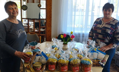 Паски та продуктові набори до Великодня отримали клієнти Центру соціальної інтеграції в Переяславі
