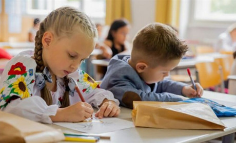 Українські школярі вчитимуться по-новому: яких зміни чекати з 1 вересня