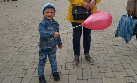 Троїчани провели флешмоб до Дня усиновлення