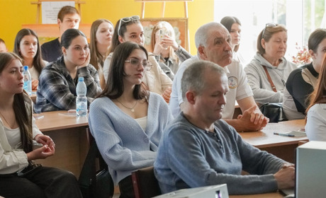 Історії, що надихають: У Барській бібліотеці відбулася мотиваційна зустріч молоді з успішними людьми