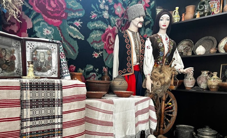 У Барському музеї відкрили виставку старовинних вишиванок до Дня вишиванки