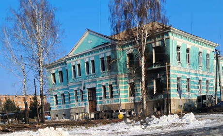 Вранці 15 січня росіяни вдарили керованою авіабомбою по центру Білопілля: є загиблий та поранені