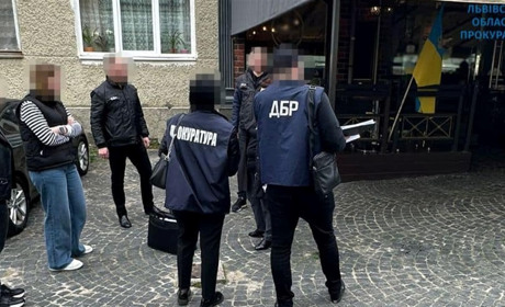 Інспекторку Державної податкової служби Львівщини затримали під час отримання хабаря