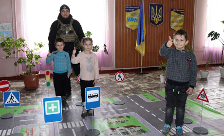 Урок з безпеки у мобільному класі: як ліцеїстів вчили пожежної та дорожньої безпеки (ВІДЕО)
