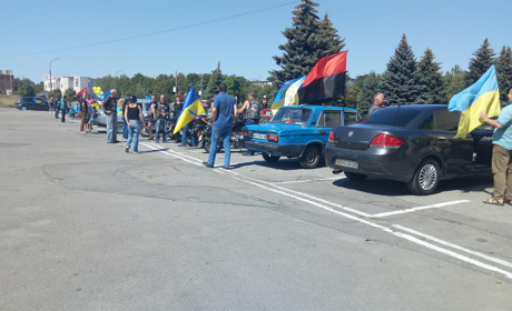 Їли мед, каталися містом та слухали живу музику: як лозівчани відзначили День Незалежності України
