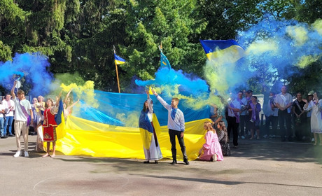 У Старокостянтинівському аграрно-промисловому ліцеї - випускний. Які професії отримали
