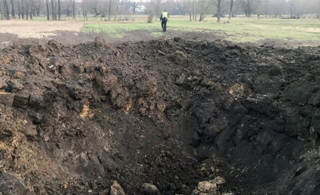 Наслідки ворожого обстрілу на Житомирщині: на місці події працюють поліцейські