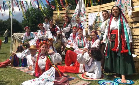 Звягельські "Віра" і "Мальва" виступили на фестивалі "Вишнева гора"