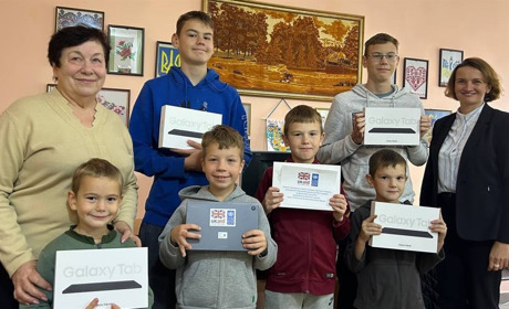 Планшети для дітей-переселенців і ліцеїстів: як налагоджують співпраці у сарненському «Лідері»