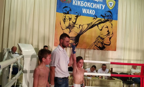 На рингу було гаряче: кікбоксери змагались у Кіцмані за звання найсильнішого