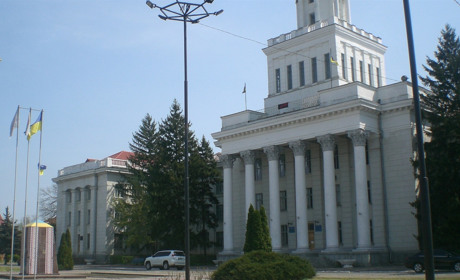 У нас буде ще 140 чиновників