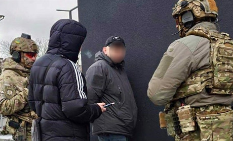 Забрав сейф разом із цінностями: у Первомайську затримали серійного «домушника»