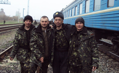 Бійця Сергія Лазенка ідентифікували за татуюванням. Згадуємо про героя разом із його дружиною