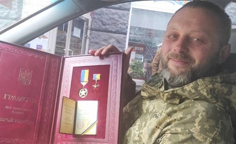 Піхотинець, який не здається: Герой України Анатолій Банацький втретє повернувся на фронт