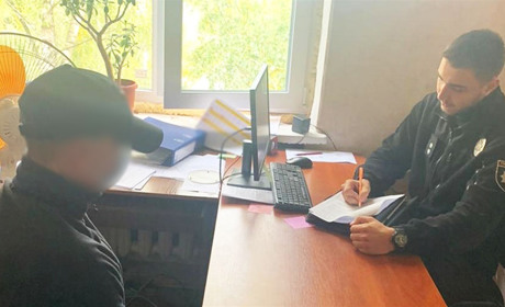 Поцупив у жінки телефон: чернігівські поліцейські затримали злодія