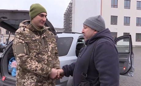 Громадою: в Умані десантникам з 79 бригади подарували новий автомобіль на День ДШВ
