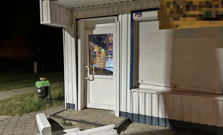 У Вараші нетверезі зловмисники викрали із магазину алкоголь. Про що мова?