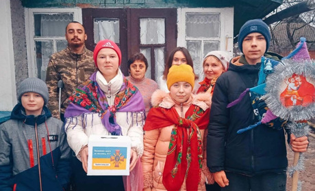 Колядки заради Перемоги. Як юні городоччани підтримують ЗСУ