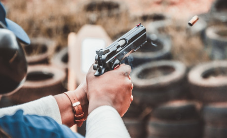 У 22-річного пасажира потяга, що курсував через Сватове у Дніпро, знайшли пістолет з глушником