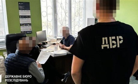 За 20 тисяч доларів обіцяв вплинути на прокуратуру і ДБР працівник служби судової охорони