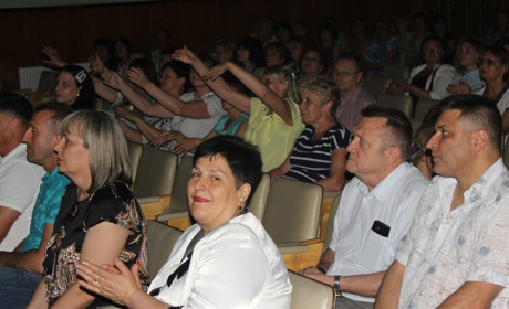 Янголи в білих халатах: в Попасній вітали медичних працівників