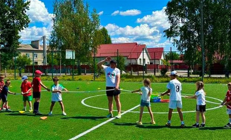 "Літній драйв" у мікрорайоні Смолка: діти взяли участь у веселих стартах