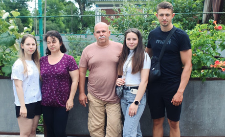 Життя на березі моря, Олешківські піски та рожеві озера. Від цього їх прийшли рятувати «визволителі»