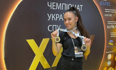 На чемпіонаті України по створенню зачісок ніжинка отримала два перші місця!