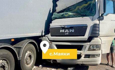 Рух біля Маяк ускладнено: на трасі Одеса-Рені зіткнулися вантажівки
