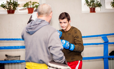 Лучшие в феврале: Виталий Ли и Глеб Косун получили от областной администрации памятные статуэтки