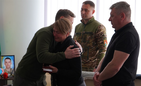 Його нагороду отримали батьки. Олександра Башука нагороджено орденом «За мужність» III ступеня
