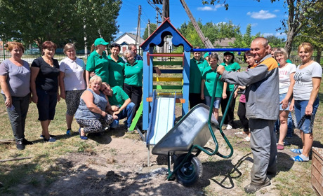 Проєкт «Місце щасливого дитинства». У Купині оновили дитячий майданчик