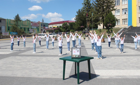 Щасливі у нещасті. Городоччани відзначили одне із найважливіших свят і зібрали кошти для військових