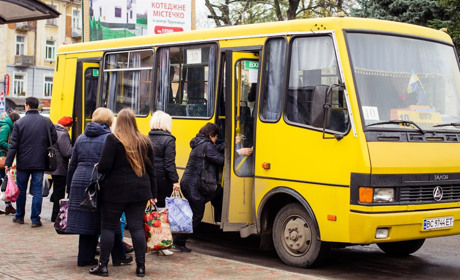 Громадський транспорт Лозової відновлює міжміські рейси