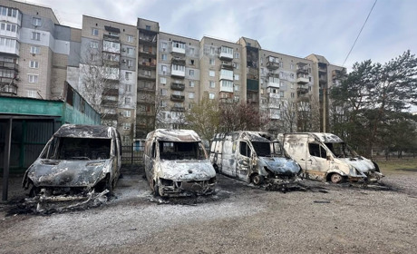 У Новій Каховці атакована автостоянка: пошкоджено 6 автомобілів