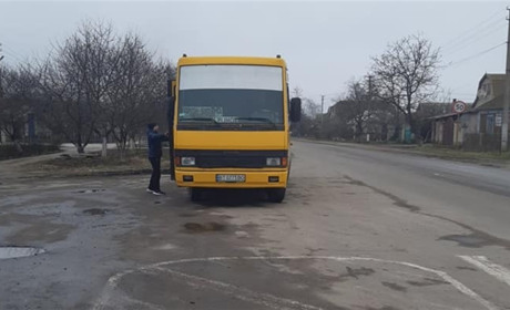 На Херсонщині водій вигнав школяра із маршрутки: хлопцю через стрес довелось викликати швидку
