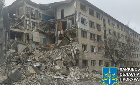 Російські військові завдали удару по п’ятиповерховці в Куп’янській громаді