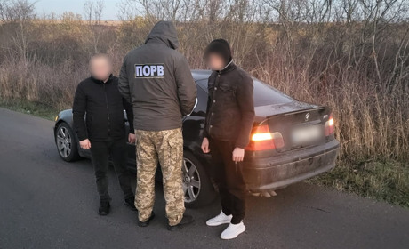 Через лісопосадку на Одещині зловмисники переправляли чоловіків за кордон (ФОТО)