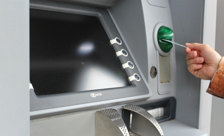 Пенсіонерку зі Сватового після Нового року обдурив телефонний шахрай на 450 гривень 