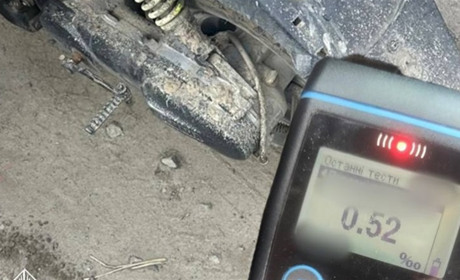 Напідпитку, без прав і з телефоном у руках: на Рокитнівщині оштрафували скутериста