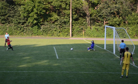 Футболісти “Дружби” із села Мирівки, що на Кагрличчині обіграли в гостях козинський “Дніпро”