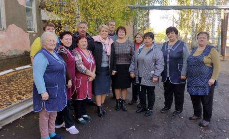 Захарівські соцпрацівники огортають своїх підопічних добром і теплом своїх сердець
