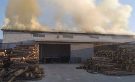 У Сарненському районі зайнялися будинок і столярний цех