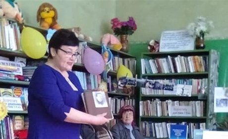 Бібліотекарка влаштувала краєзнавчий куточок для односельців