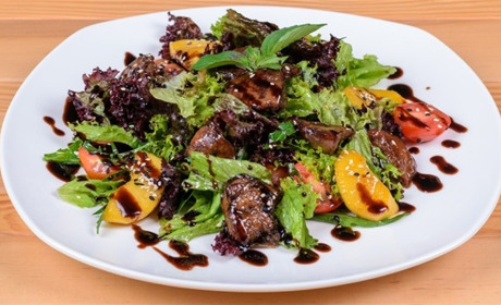 Рецепт дня: салат з курячою печінкою та апельсинами