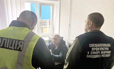 На Хмельниччині чоловік за «відкати» хотів організувати постачання військовим неякісних продуктів