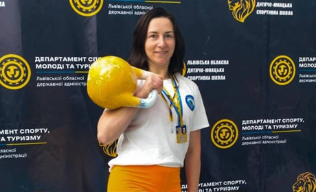 301 підйом гирі: патрульна з Сарн перемогла на всеукраїнських змаганнях