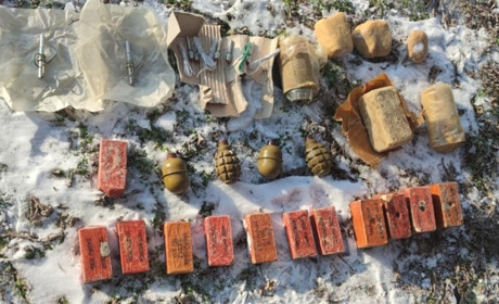 Схрон з вибухівкою в лісосмузі