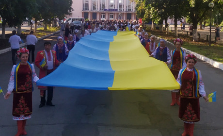 Первомайськ у День Прапора та Незалежності: знайдіть себе на фото та відео. Оновлюється
