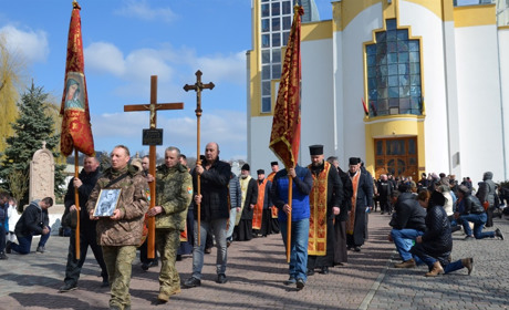 Чортків`яни вкотре навколішки зустріли тіло загиблого воїна: «на щиті» повернувся Чілікін Сергій